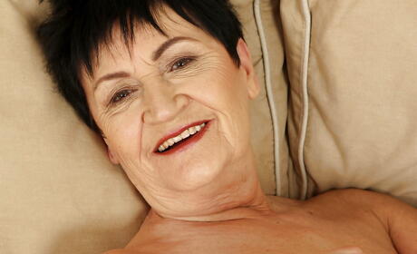 Deluxe aged Karoline in sexy lingery showing her ass and masturbating 