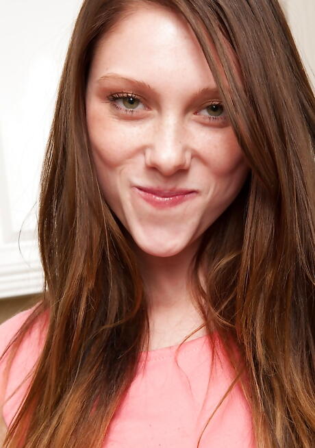 Shapely american young Shae Snow is foot fetishist 