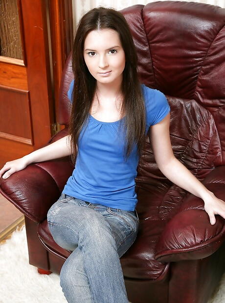 Sexy teen Aaralyn in tight jeans reveals her ass and masturbates 